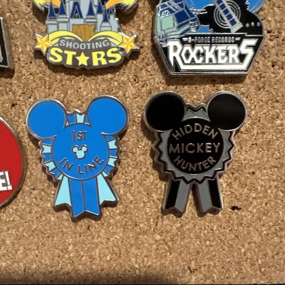 💖Disney Trading Pin Bundle—7 Total (With Bonus Mickey)!🏰 - Picture 4 of 8